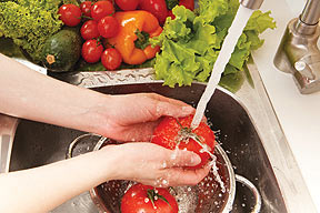 washing-tomatoes